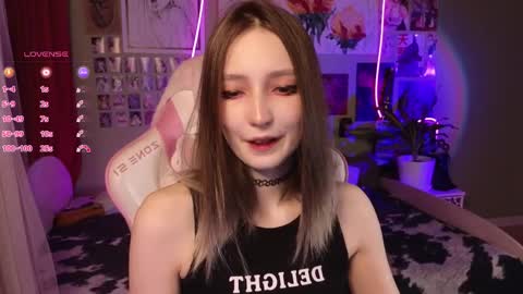 Snapshot of evie_rosen chatting on 04-27-26, 11:47 Evie online show from 04-27-26, 11:47