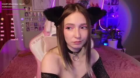 Snapshot of evie_rosen chatting on 05-08-26, 12:21 Evie online show from 05-08-26, 12:21