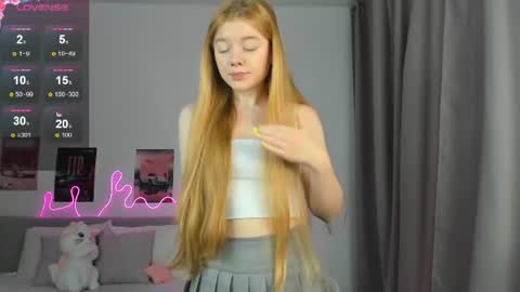 Snapshot of evie_tomioka chatting on 06-15-26, 05:20 Eva online show from 06-15-26, 05:20