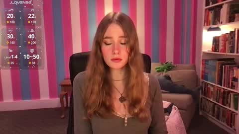 Snapshot of eviecam chatting on 12-03-25, 02:41 Evie3 online show from 12-03-25, 02:41