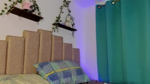 Snapshot of evieh1_ chatting on 05-21-26, 03:08 Ivi Alejandra online show from 05-21-26, 03:08