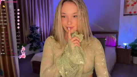 Snapshot of evielina chatting on 05-28-26, 11:57 evielina online show from 05-28-26, 11:57