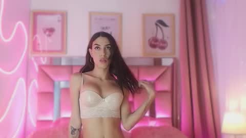 Snapshot of evil_annie chatting on 11-08-25, 09:46 Annie online show from 11-08-25, 09:46