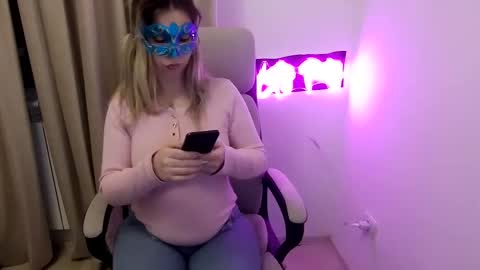 Snapshot of evil_goddesx chatting on 03-04-25, 11:11 alesia online show from 03-04-25, 11:11