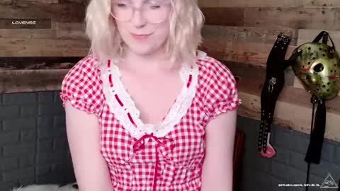Snapshot of evilvillainess chatting on 05-24-26, 12:10 Vesper - online show from 05-24-26, 12:10