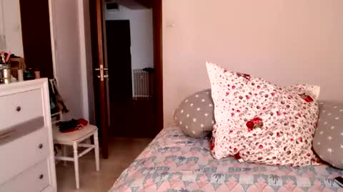 Snapshot of evolett chatting on 06-25-26, 05:12 ONLYFANS There are legends that in this room all your wishes can come true Private is Open online show from 06-25-26, 05:12