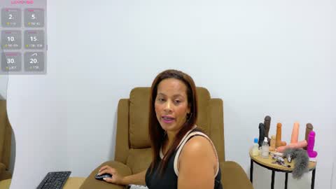 Snapshot of evvaa_moon chatting on 06-10-26, 12:37 evvaa_moon online show from 06-10-26, 12:37