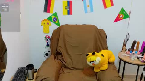 Snapshot of evvaa_moon chatting on 06-26-26, 12:42 evvaa_moon online show from 06-26-26, 12:42