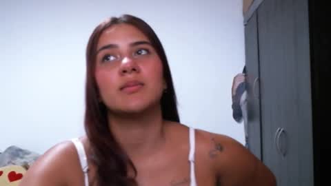 Snapshot of evy_conor chatting on 10-10-25, 04:39 Evy conor online show from 10-10-25, 04:39