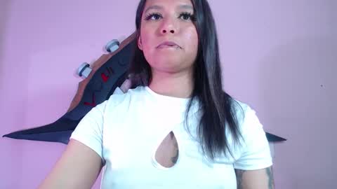 Snapshot of evybubbles_ chatting on 10-23-25, 03:44 Im Evy online show from 10-23-25, 03:44