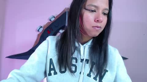 Snapshot of evybubbles_ chatting on 10-26-25, 03:07 Im Evy online show from 10-26-25, 03:07