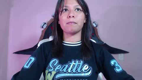 Snapshot of evybubbles_ chatting on 11-18-25, 06:01 Im Evy online show from 11-18-25, 06:01