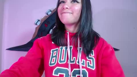 Snapshot of evybubbles_ chatting on 11-29-25, 12:13 Im Evy online show from 11-29-25, 12:13