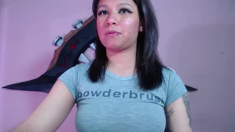 Snapshot of evybubbles_ chatting on 11-30-25, 12:14 Im Evy online show from 11-30-25, 12:14