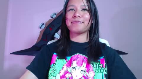 Snapshot of evybubbles_ chatting on 12-19-25, 04:25 Im Evy online show from 12-19-25, 04:25