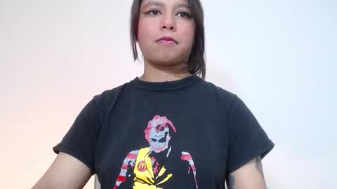 Snapshot of evybubbles_ chatting on 01-05-26, 05:49 Im Evy online show from 01-05-26, 05:49