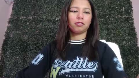 Snapshot of evybubbles_ chatting on 02-12-26, 03:40 Im Evy online show from 02-12-26, 03:40