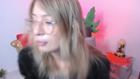 Snapshot of evyei chatting on 12-31-24, 04:14 evyei online show from 12-31-24, 04:14