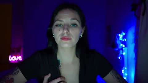 ewelynscott online show from 12-20-25, 04:47