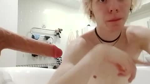 Snapshot of ex1dra06 chatting on 04-10-26, 05:45 Essa online show from 04-10-26, 05:45