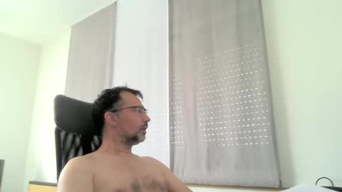 Snapshot of exhibit77 chatting on 06-08-26, 02:17 exhibit77 online show from 06-08-26, 02:17