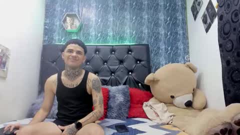 Snapshot of exotichot_couple chatting on 11-09-25, 07:45 exotichot_couple online show from 11-09-25, 07:45