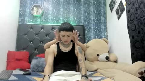 Snapshot of exotichot_couple chatting on 11-10-25, 08:19 exotichot_couple online show from 11-10-25, 08:19