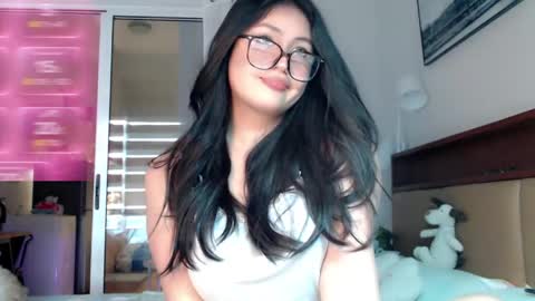 Snapshot of expensive_candyx chatting on 05-13-26, 09:06 Candy online show from 05-13-26, 09:06