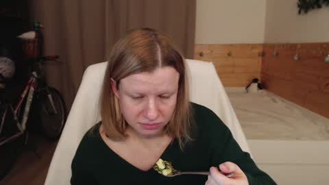 Snapshot of exponentex5 chatting on 12-06-24, 09:13 Crystal online show from 12-06-24, 09:13