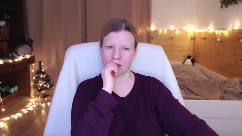 Snapshot of exponentex5 chatting on 12-31-24, 12:43 Crystal online show from 12-31-24, 12:43