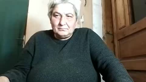 Snapshot of exquisitemature chatting on 10-19-25, 09:26 ExquisiteMature online show from 10-19-25, 09:26