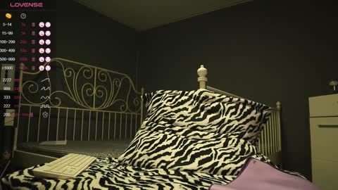 Snapshot of extra_topping chatting on 01-10-25, 08:04 extra_topping online show from 01-10-25, 08:04