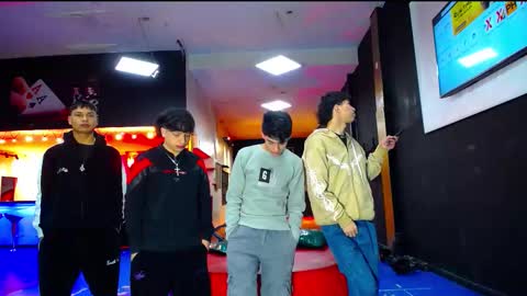 extrangers online show from 10-20-25, 12:27