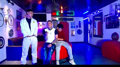 extrangers online show from 03-24-26, 12:10