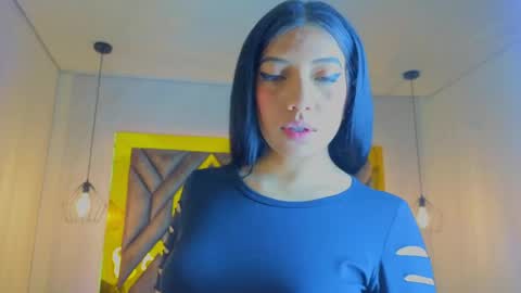 Snapshot of ey_im_simone_ chatting on 05-19-26, 12:11 online show from 05-19-26, 12:11