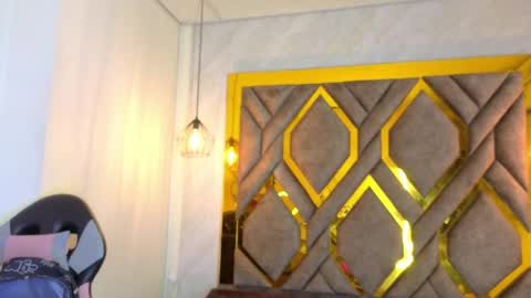 Snapshot of ey_im_simone_ chatting on 05-20-26, 12:11 online show from 05-20-26, 12:11