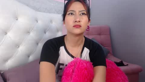 eyes_moonn online show from 01-18-26, 12:36