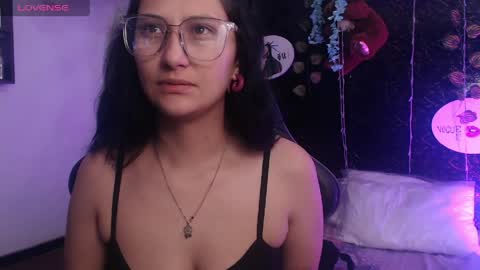 Snapshot of eyesmoon7710 chatting on 05-07-26, 10:09 eyes moon online show from 05-07-26, 10:09