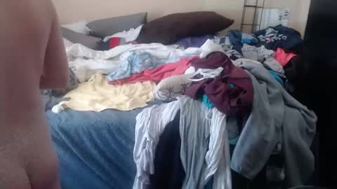 eyeswall0w online show from 10-21-25, 03:46