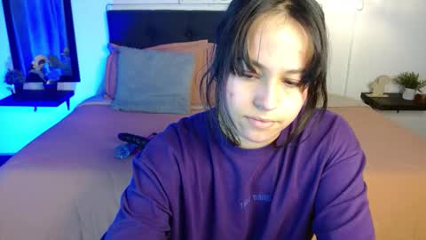 eymmy_24 online show from 09-18-25, 12:45