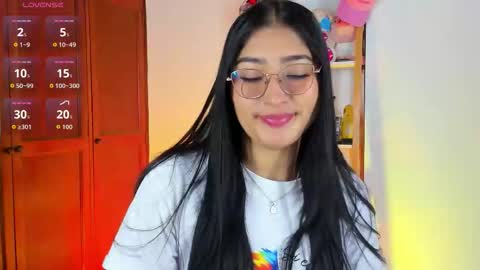 Snapshot of eymy_hadid_ chatting on 09-08-25, 06:51 Emily online show from 09-08-25, 06:51