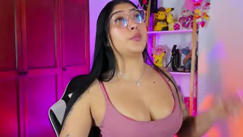 Snapshot of eymy_hadid_ chatting on 10-20-25, 12:55 Emily online show from 10-20-25, 12:55
