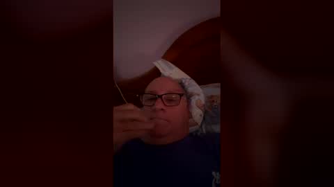 Snapshot of ez2do4u chatting on 12-18-25, 09:15 ez2do4u online show from 12-18-25, 09:15