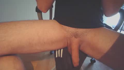 Snapshot of ezcoda chatting on 11-25-25, 11:21 EZCODA online show from 11-25-25, 11:21