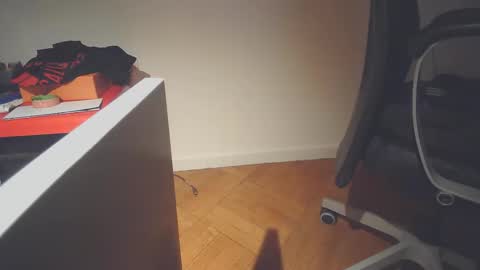 Snapshot of ezcoda chatting on 11-26-25, 12:22 EZCODA online show from 11-26-25, 12:22