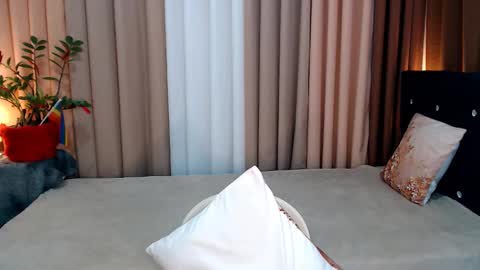 Snapshot of ezrahollywood chatting on 12-08-24, 11:14 UR SWEET EZRA online show from 12-08-24, 11:14