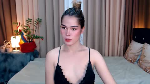 Snapshot of ezrahollywood chatting on 12-26-24, 05:15 UR SWEET EZRA online show from 12-26-24, 05:15