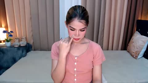 Snapshot of ezrahollywood chatting on 01-07-25, 11:37 UR SWEET EZRA online show from 01-07-25, 11:37