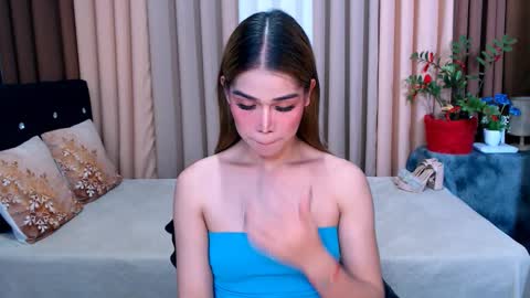 Snapshot of ezrahollywood chatting on 01-14-25, 04:50 UR SWEET EZRA online show from 01-14-25, 04:50