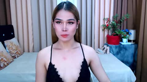 Snapshot of ezrahollywood chatting on 01-17-25, 08:11 UR SWEET EZRA online show from 01-17-25, 08:11